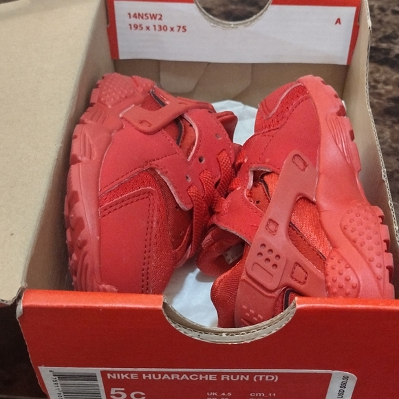 Toddler Shoes Red Nike Huarache Run size 5 - Picture 13 of 14